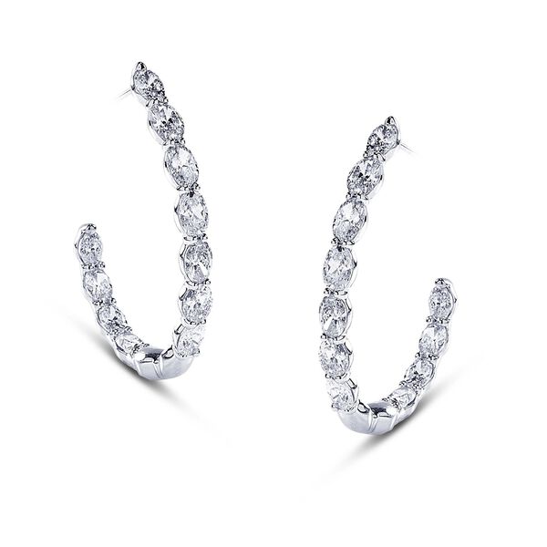 Boucles d'oreilles anneaux en platine avec diamants