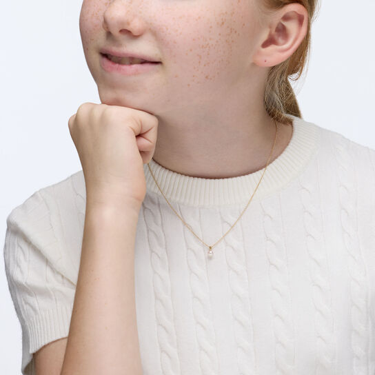 Birks Essentials children&rsquo;s pendant in yellow gold featuring a luminous freshwater pearl image number 1