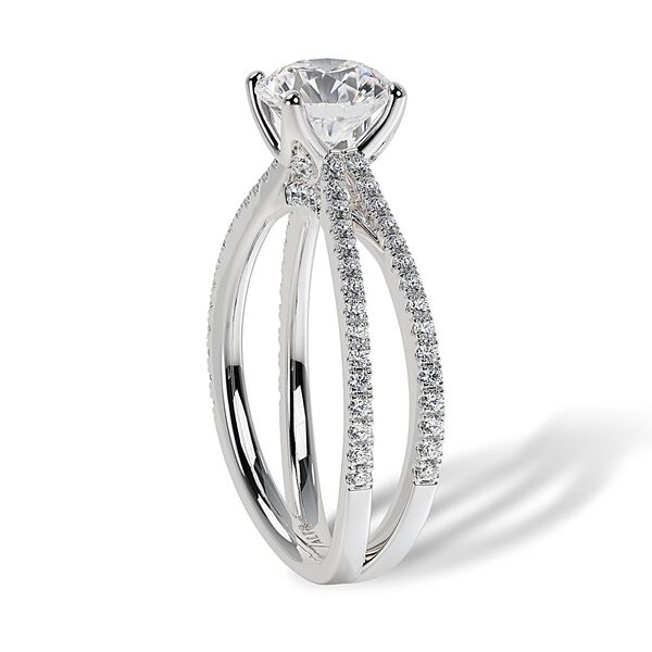 Bague de fiançailles à diamant solitaire rond avec tige divisée