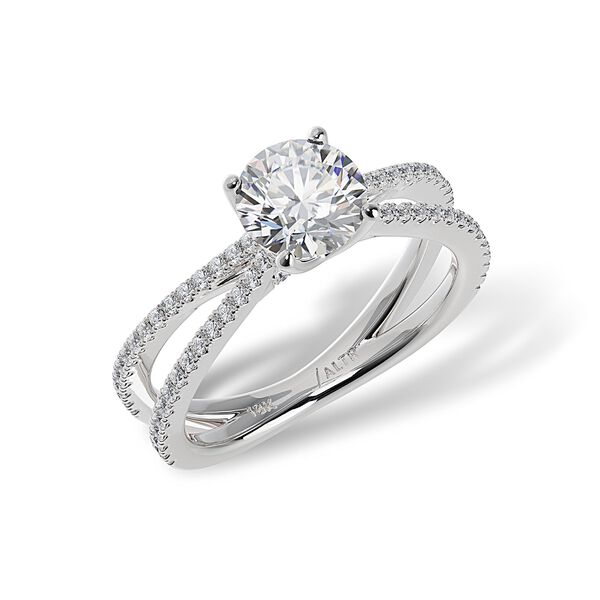 Bague de fiançailles à diamant solitaire rond avec tige divisée