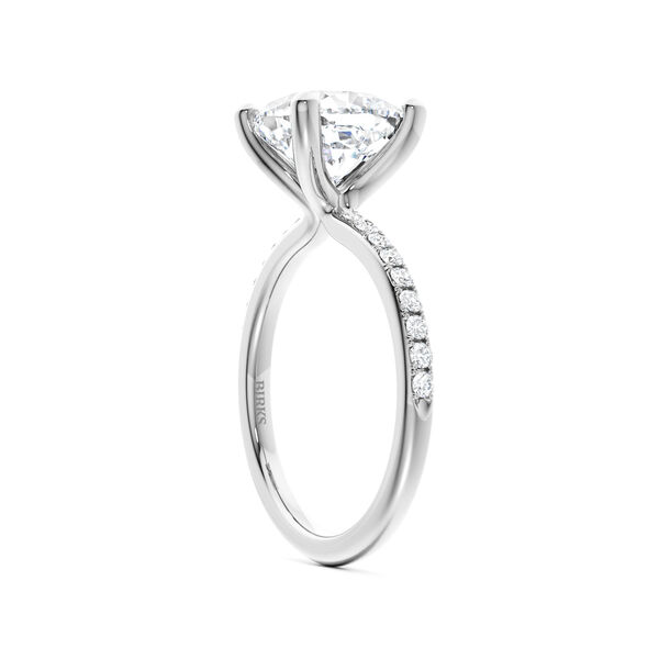 Bague de fiançailles à diamant de coupe coussin avec anneau pavé