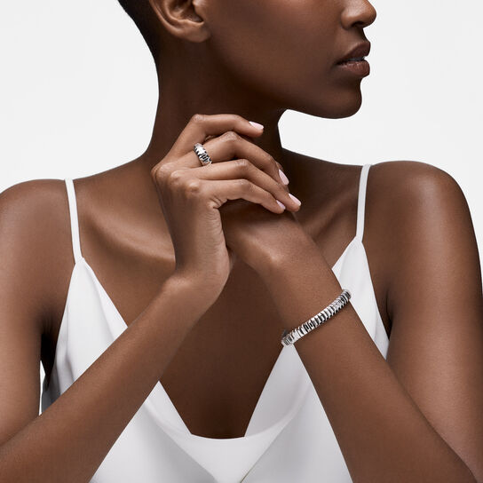 On-model view of Birks Essentials silver textured ring worn on the finger image number 1