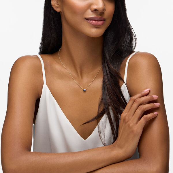 Collier en or jaune avec saphir