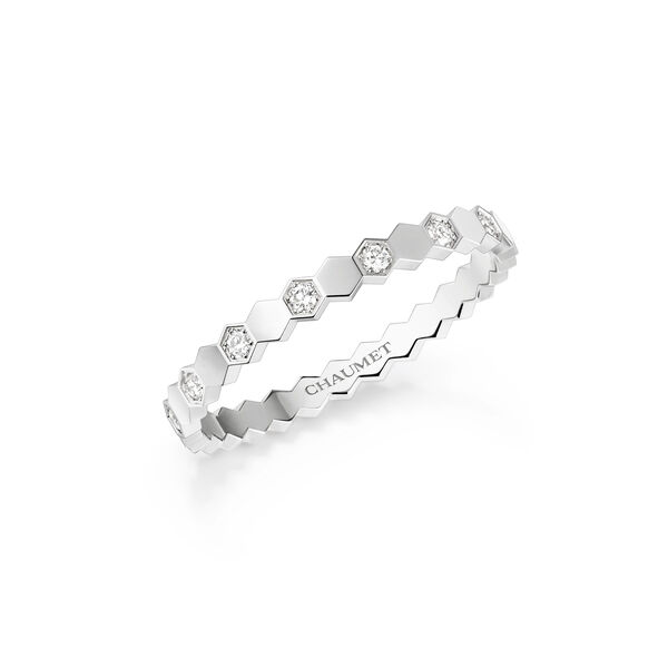 Bague Bee de Chaumet 2,5 mm en or blanc avec diamants alternants