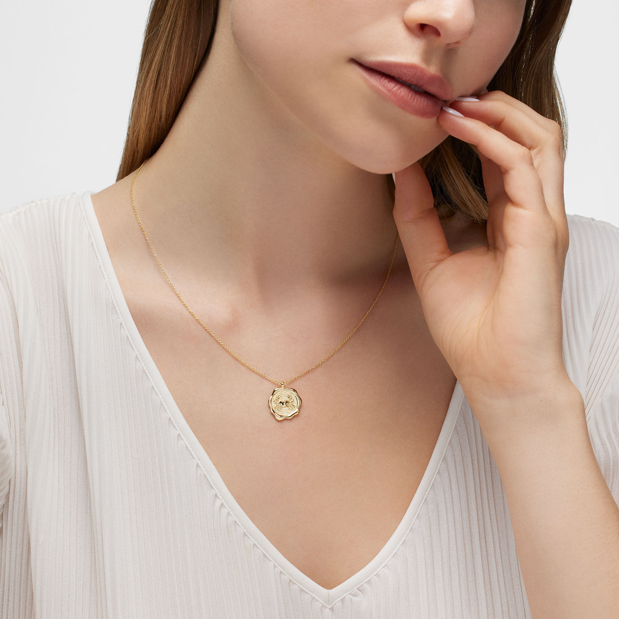 Zodiac Cancer Pendant in Yellow Gold