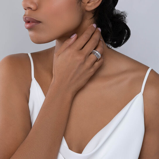 Bague en or blanc et diamants image number 1