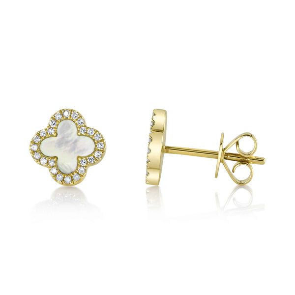 Boucles d'oreilles clous Clover en or jaune avec nacre et avec pav&eacute; de diamants