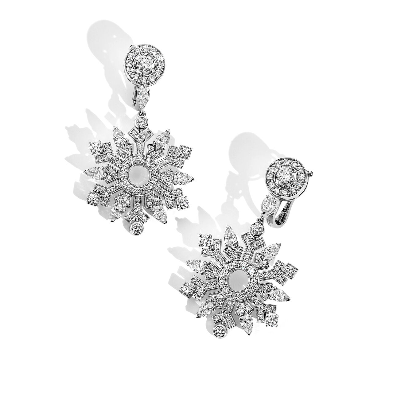 Birks High Jewellery Diamond Drop Earrings image number 0