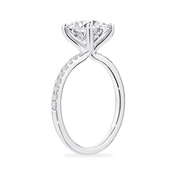 Bague de fiançailles à diamant solitaire rond avec anneau serti de diamants
