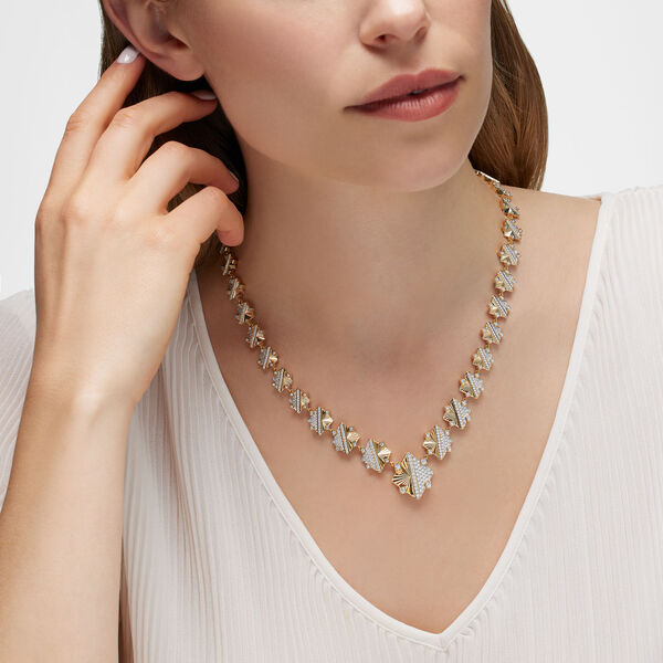Exceptionnel collier en or jaune guilloché et diamants