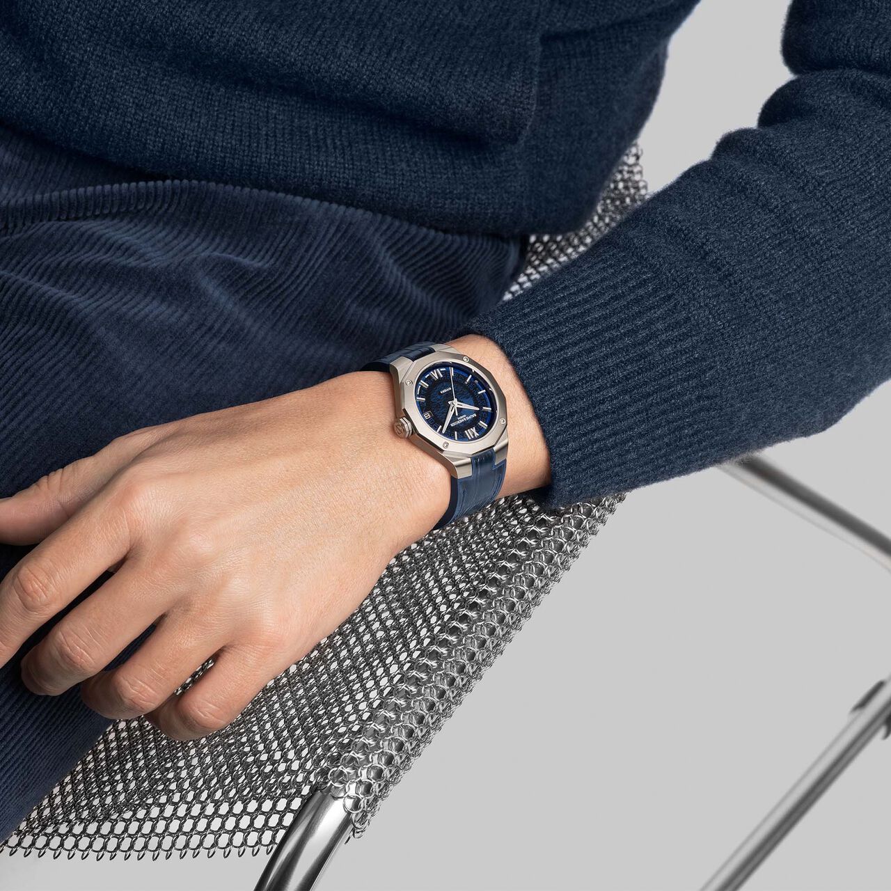 Baume & Mercier M0A10714 Riviera Automatic 39 mm Stainless Steel On Model image number 4