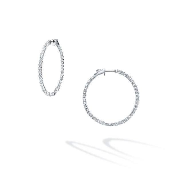 Boucles d'oreilles anneaux grand modèle en or blanc pavés de diamants
