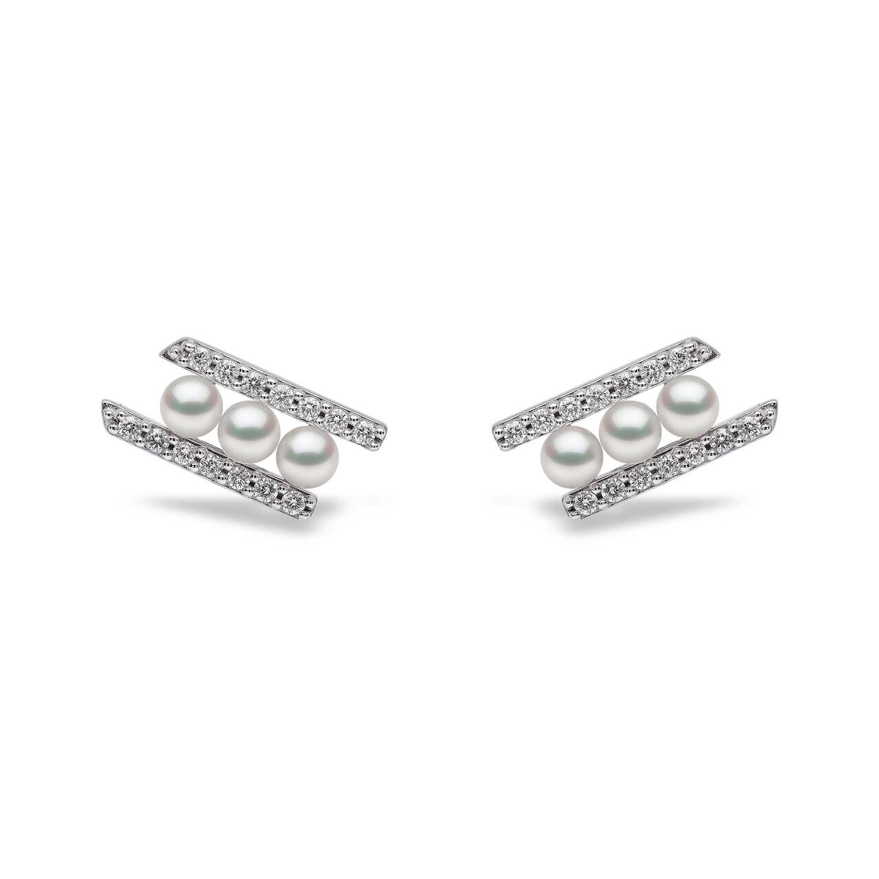 yoko london sleek white 3 pearls diamond stud earrings qye2227 7x front image number 0