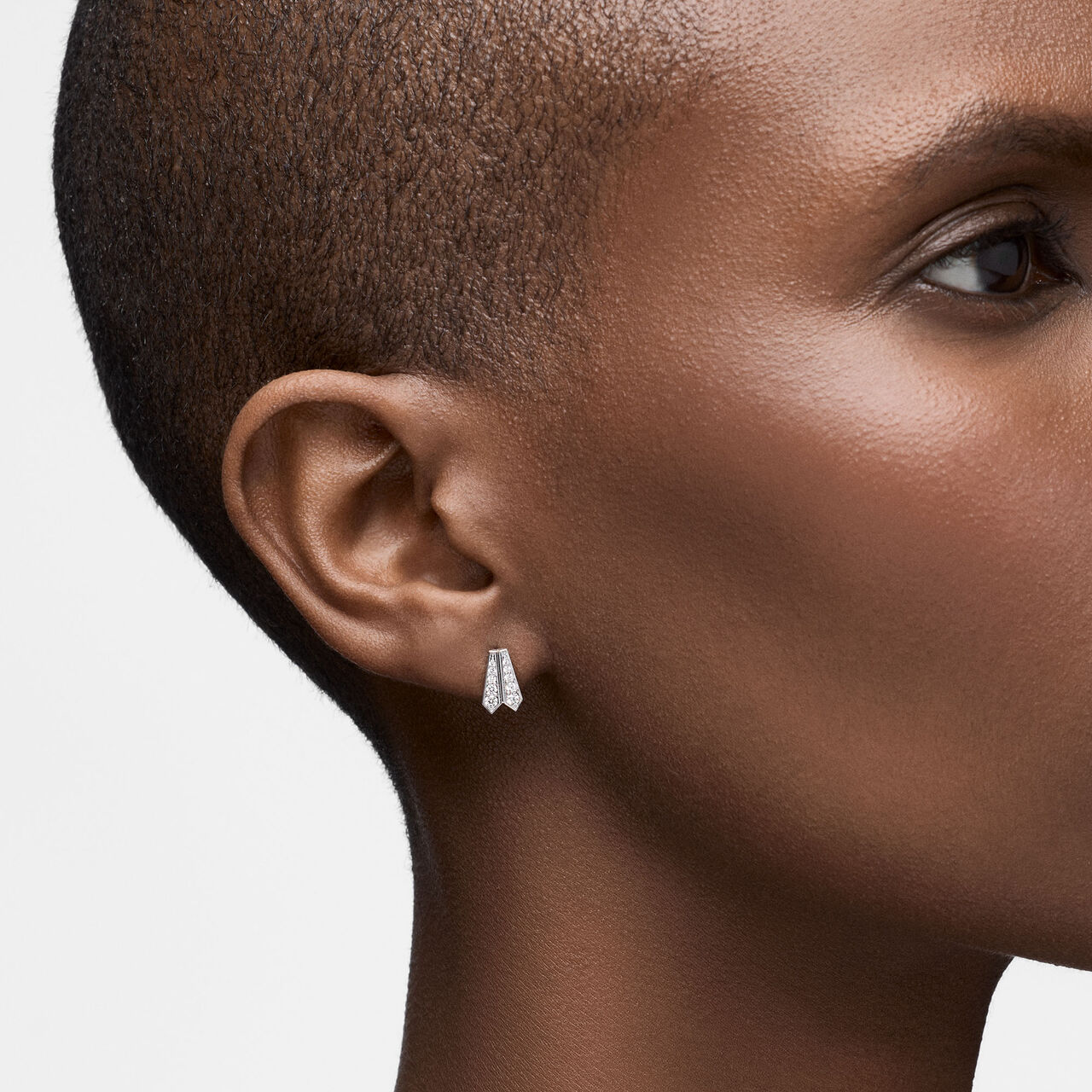 Model shot of Birks Beekeeper white gold earrings with round diamonds image number 1