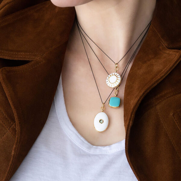 Médaillon Round Locket X Color en vermeil d'or jaune avec émail blanc