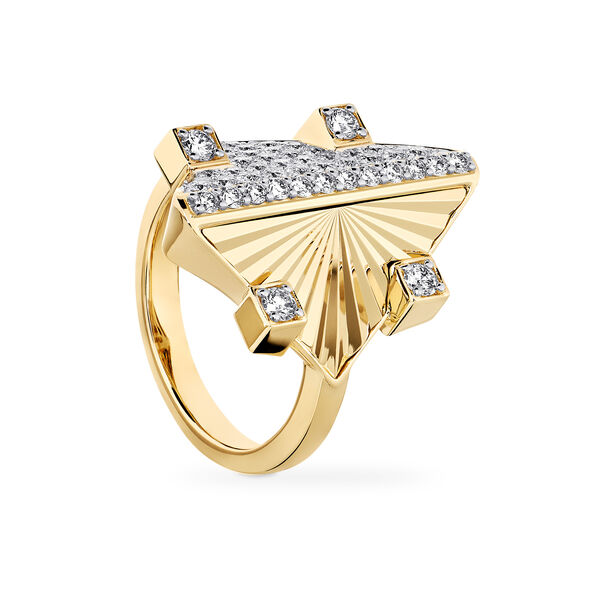 Exceptionnelle bague en or jaune guilloché et diamants