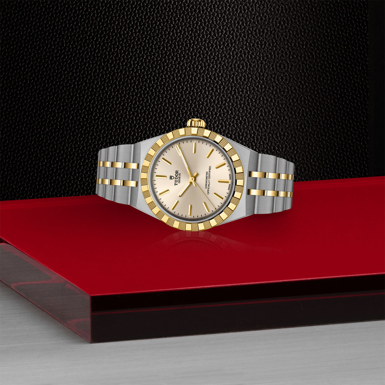 TUDOR Royal Automatic 30 mm Stainless Steel and Yellow Gold image number 2