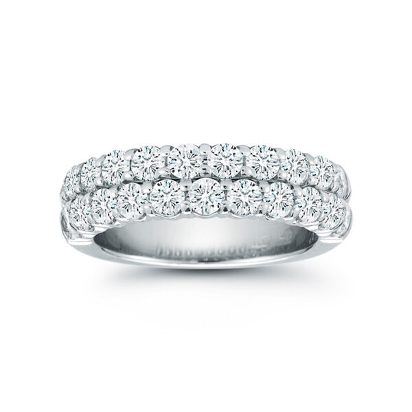 Alliance en or blanc orn&eacute;e de 1.98 ct de diamants dispos&eacute;s sur deux rangs