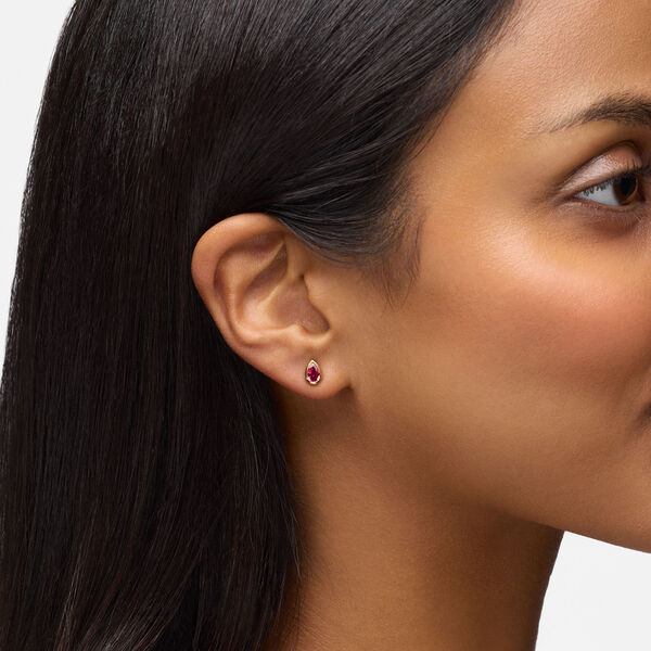 Boucles d'oreilles en or jaune avec rubis