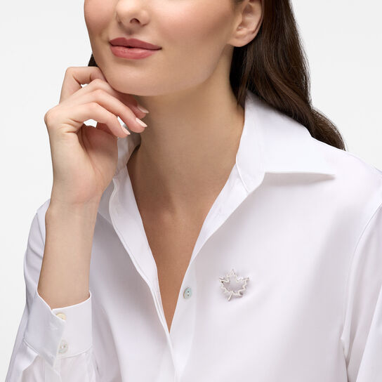 On-model view of Birks Essentials maple leaf brooch worn on a shirt image number 1