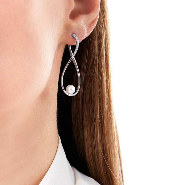 Boucles d'oreilles Sleek en or blanc avec perles et diamants