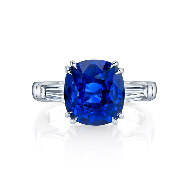 Bague avec saphir de coupe coussin avec Baguettes effilées en diamants