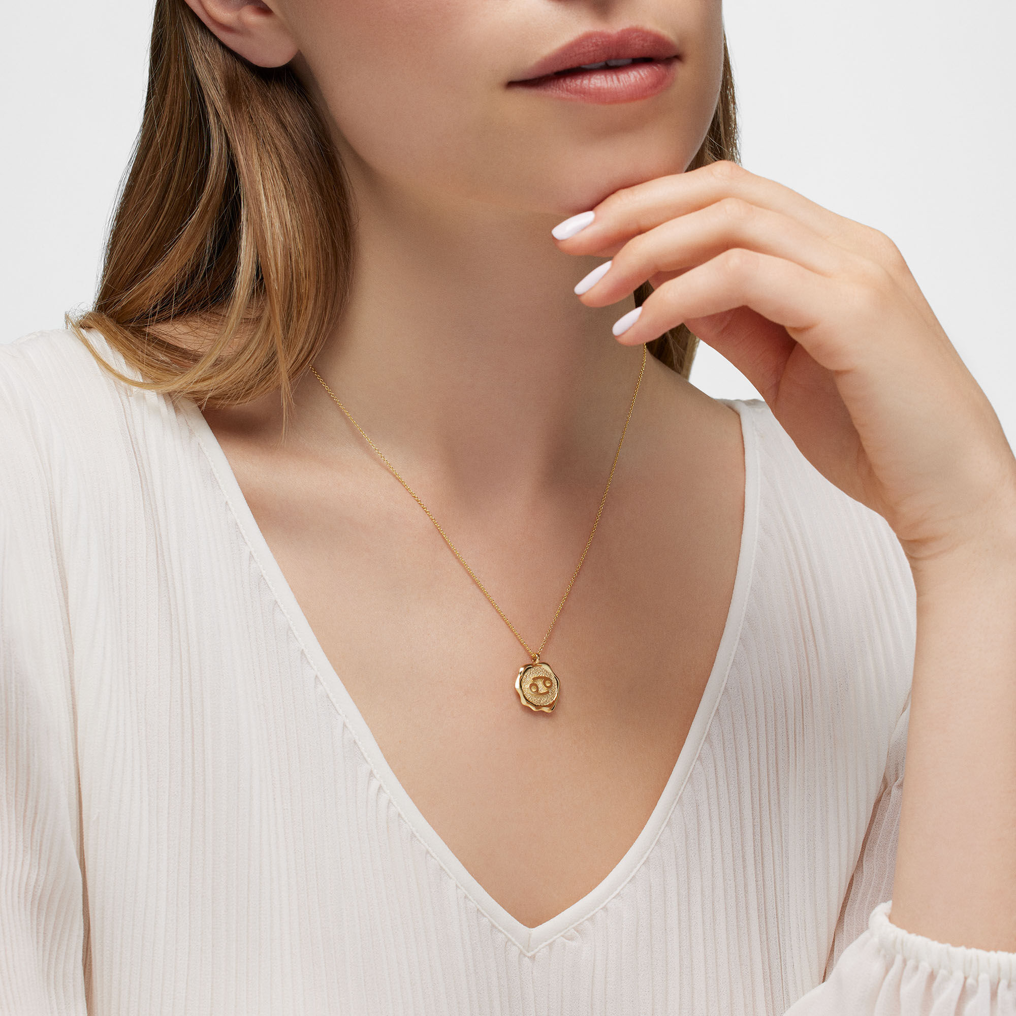 Zodiac Cancer Pendant in Yellow Gold
