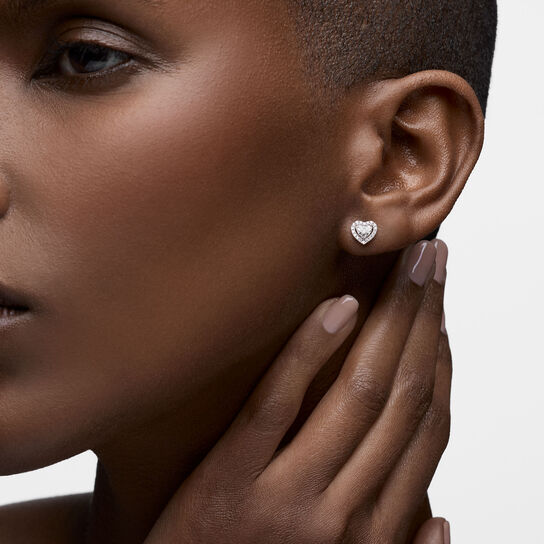 Birks Essentiels boucles d'oreilles en forme de coeur en diamant et or blanc image number 1