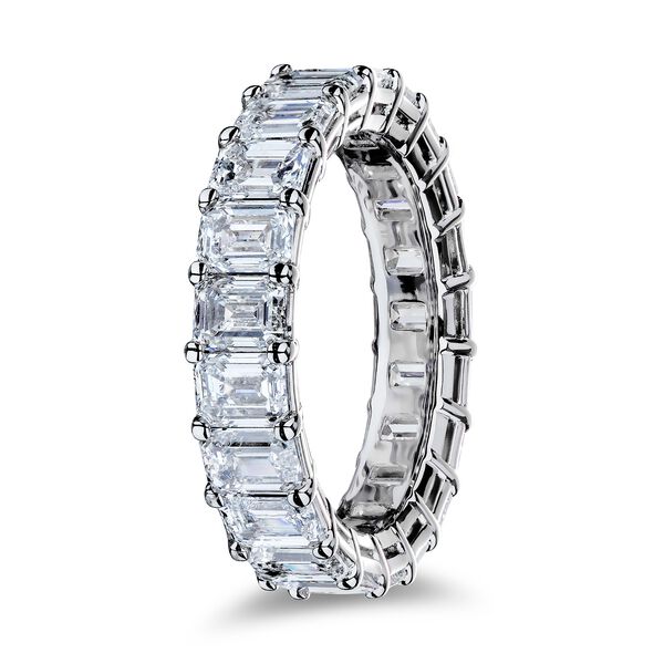 Alliance &eacute;ternit&eacute; en platine sertie de diamant &eacute;meraude, 5.25ct