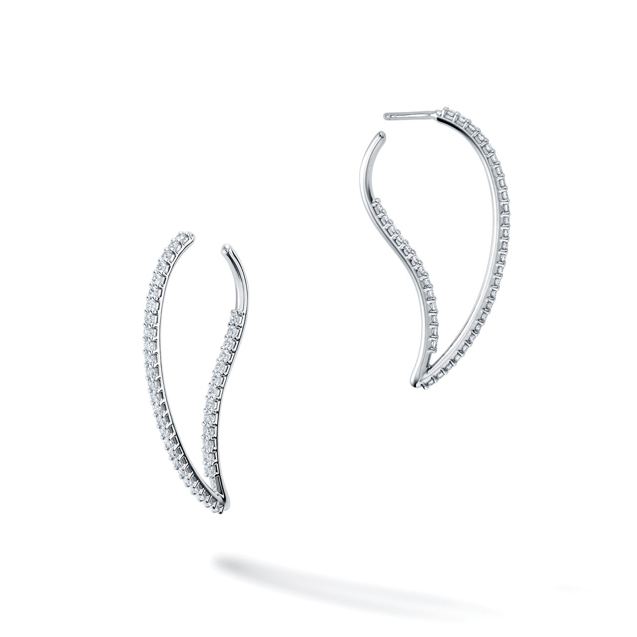 Birks Pétale Boucles d’oreilles anneaux avec diamants en or blanc image number 0