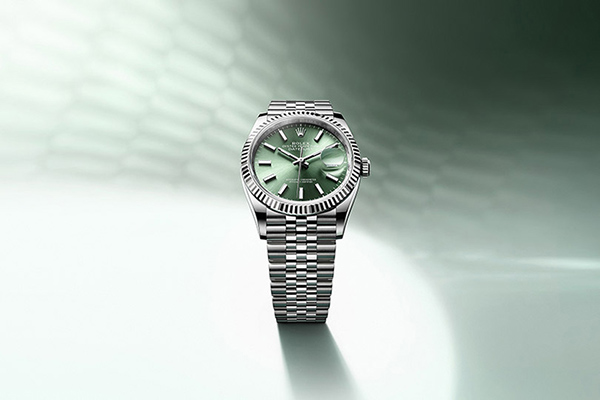 Is a rolex datejust waterproof outlet